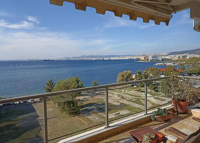 Beachfront Family Apartment & Free Parking, The Cruiseflat